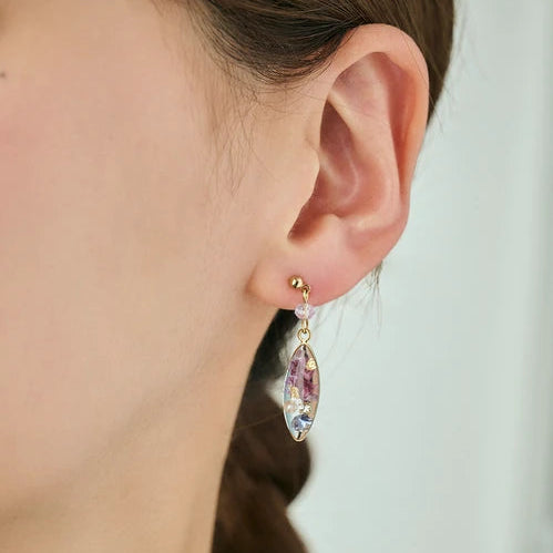 January Birthstone Earrings – Garnet & Birth Flower Motif | Handmade in Japan
